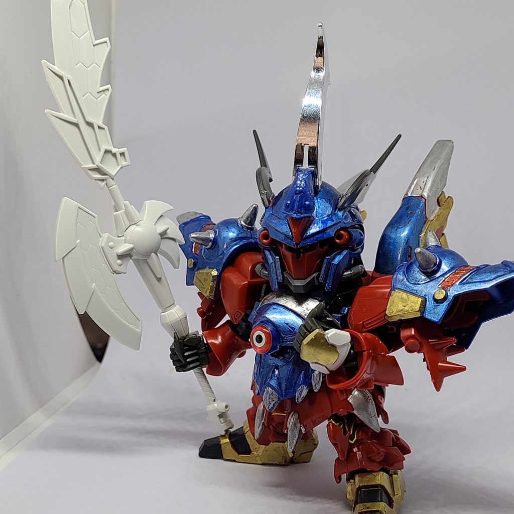 やったことは本当に単純で、BB戦士シナンジュに吏偶遮光のパーツを貼り付けて腕をCSナイチンゲールにしたくらいです。
ちょうど良さそうな錫杖武器がなかったので取り敢えず蚩尤ガンダムのものを持たせました