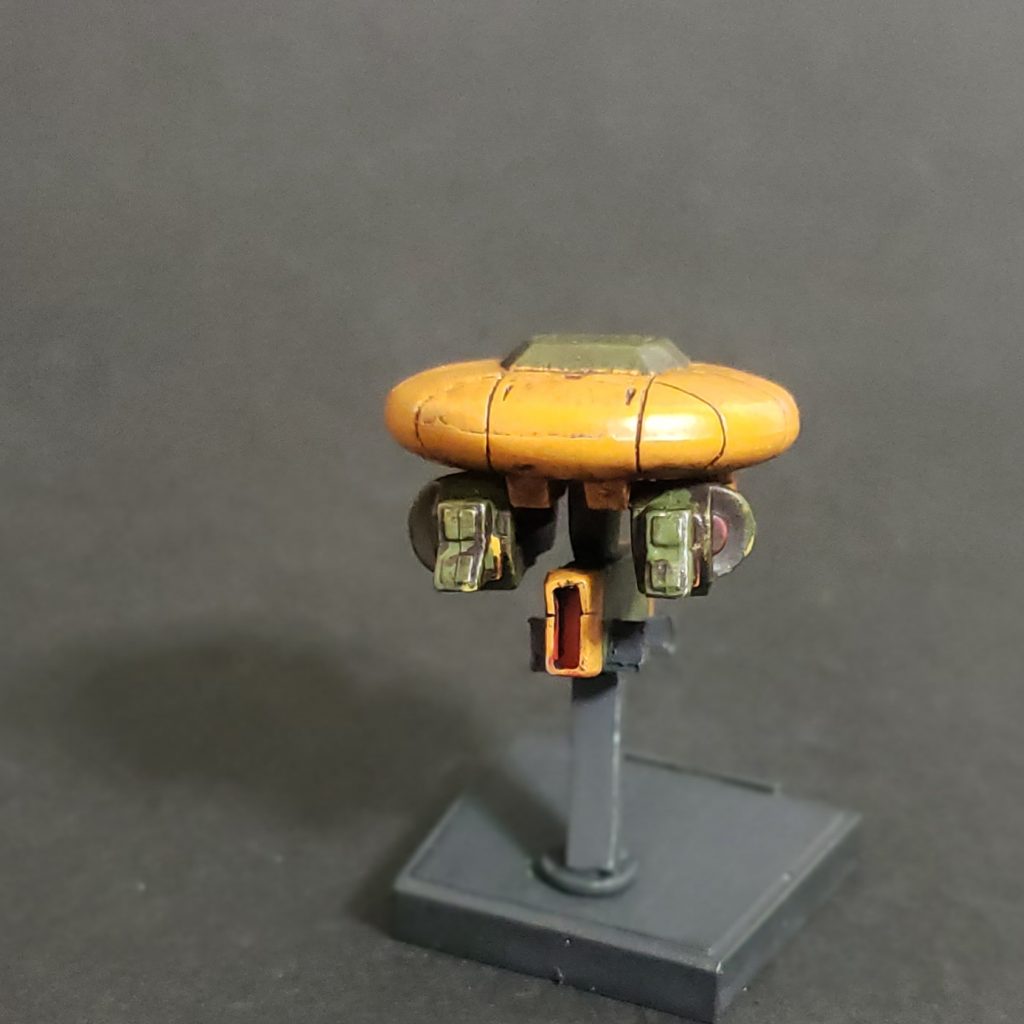 台座はペコポン侵略しにきた軍曹のやつを改造してます。