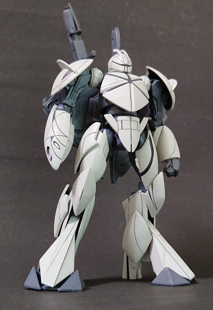 背負いものの合わせ目が外側一周しているので、それを消すのが一番苦労しました。塗装はいつも通りマスキングはせず筆塗りです。