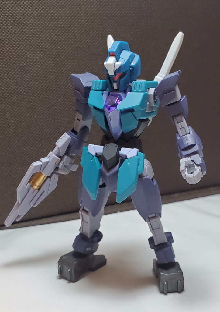 コアガンダムの構造を元に作られた機体。
エルフモード(コア単体)では、その小さな体格を活かし、俊敏性を武器に通常の機体では潜り込めない程接近し、近接を行う。
特に脚部のつま先にはガードアーマーが取り付けてあり、高インパクトの打撃を行える。
馬力や重量は一般機体に及ばないものの、速度のついた蹴撃は決して侮れるものでは無い。
支援機との連携による撹乱、奇襲、離脱が主となる。