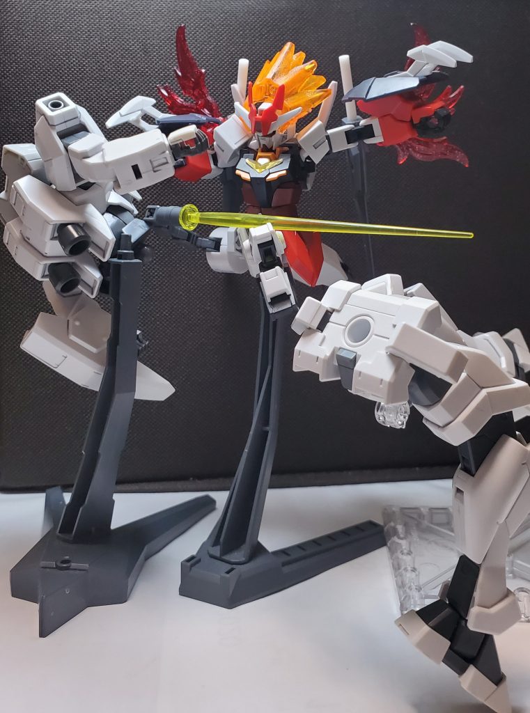 尻尾はビームサーベルになっており、不意打ち的な斬撃が来ます。