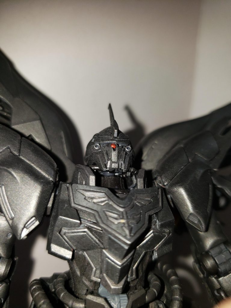 モノアイはメタリックレッドにしました。