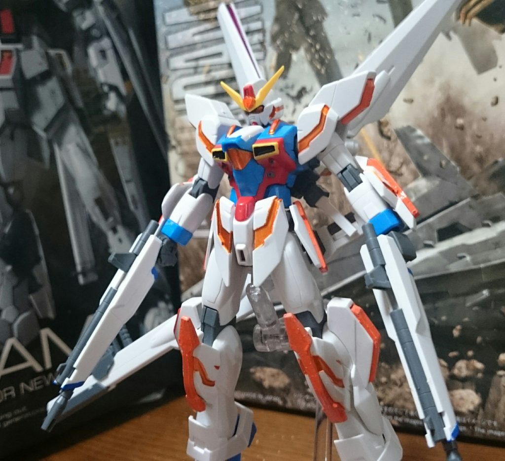 ……まぁ、ぶっちゃけアンテナを元のGXのパーツにして、全身のリフレクトスラスターをオレンジ系で塗っただけっスね。
オレンジは4artist マーカーとガンマカのメタオレンジを使用してるっス。また、アンテナはそのままだと取り付けられないんで、加工・接着してるっス