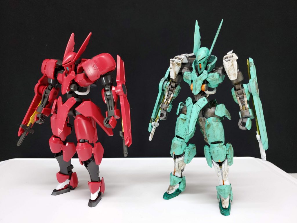 今回の製作では自分の中にあるかっこいいを形にしようということでまず意識したのは体のバランスです、上半身の横幅が大きすぎたものを狭めパーツ変更することで縮小、胴体、頭部の羽の延長による拡張......等、間違えば違和感の出る部分の変更に挑戦しました。本来逆三角形に近かった体のバランスを自分なりに三角形に寄せました。比較すれば足回りのスジボリがわかりやすいと思います。