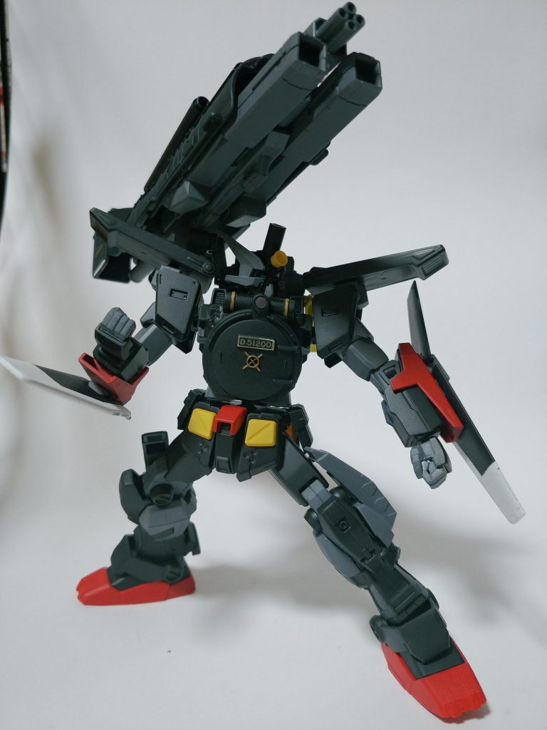 そんなわけで真面目な解説。見たまんまトライオン3の上半身にプラレールの頭をつけて、フルアーマーガンダム7号機の下半身でどっしりという、ＳＩＭＰＬＥなミキシング