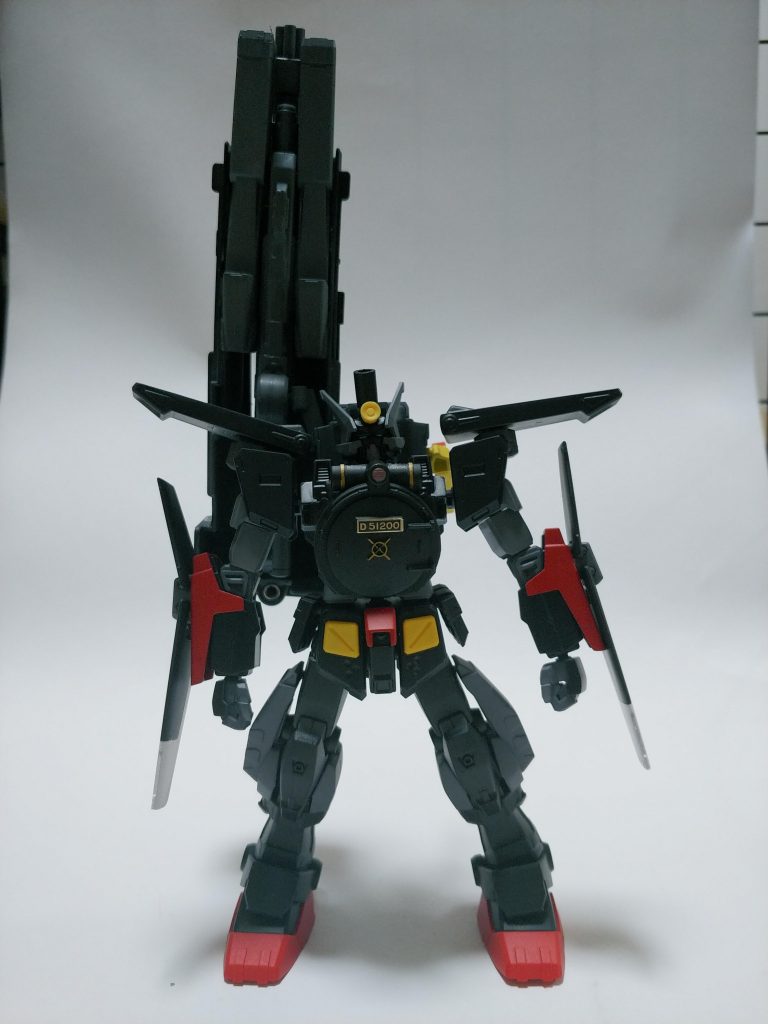 トライオンの背中に7号機のバックパック、そしてプラレールのボディにジャンク武器ゴチャ付けという無理矢理な装備にも関わらず自立できるえらい子。こうして見るとボディのSLがでか過ぎてなんか寸胴。まあ日本人体型を表現したってことで一つw