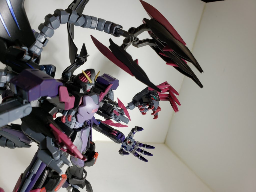 背部には伸縮性のテールクロー