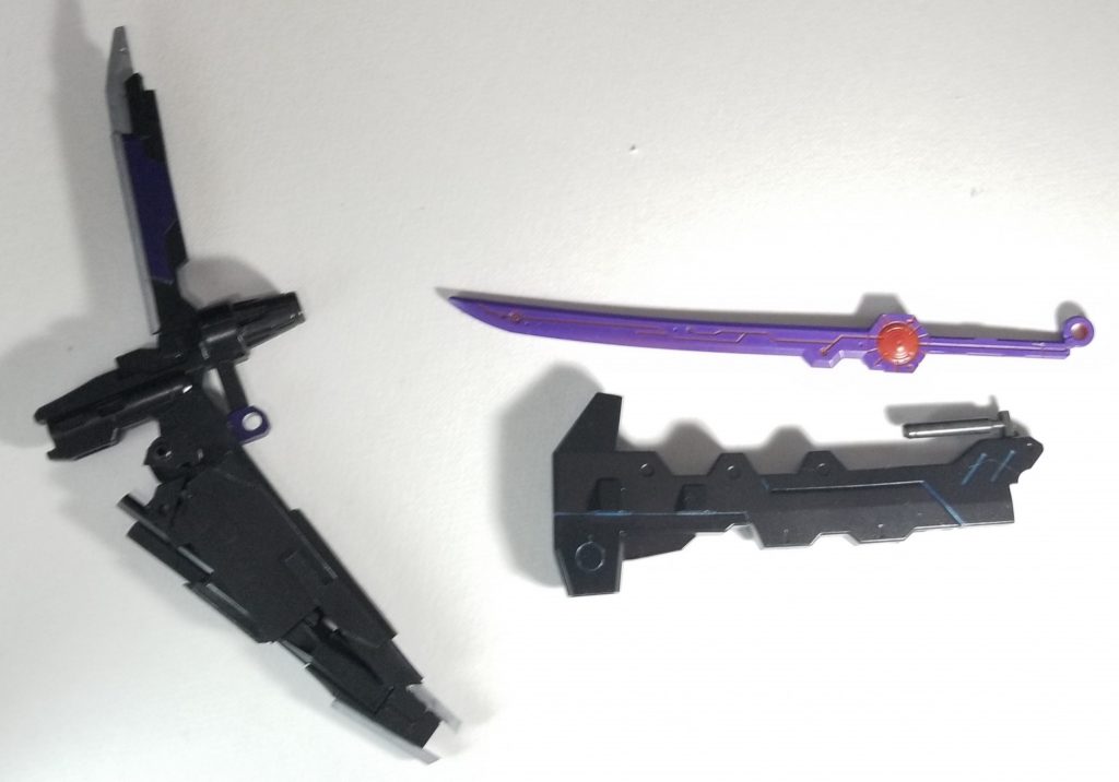 武装
太刀&鞘
→腰部にマウント可能。
衛生アークを意識した配色で特徴的なコア部分の赤い光とアーク接続空間の黒と水色を意識
変化弓
→刀身付きの変形する弓形のライフル、あるギミックも搭載。
アタッシュアローの配色を意識