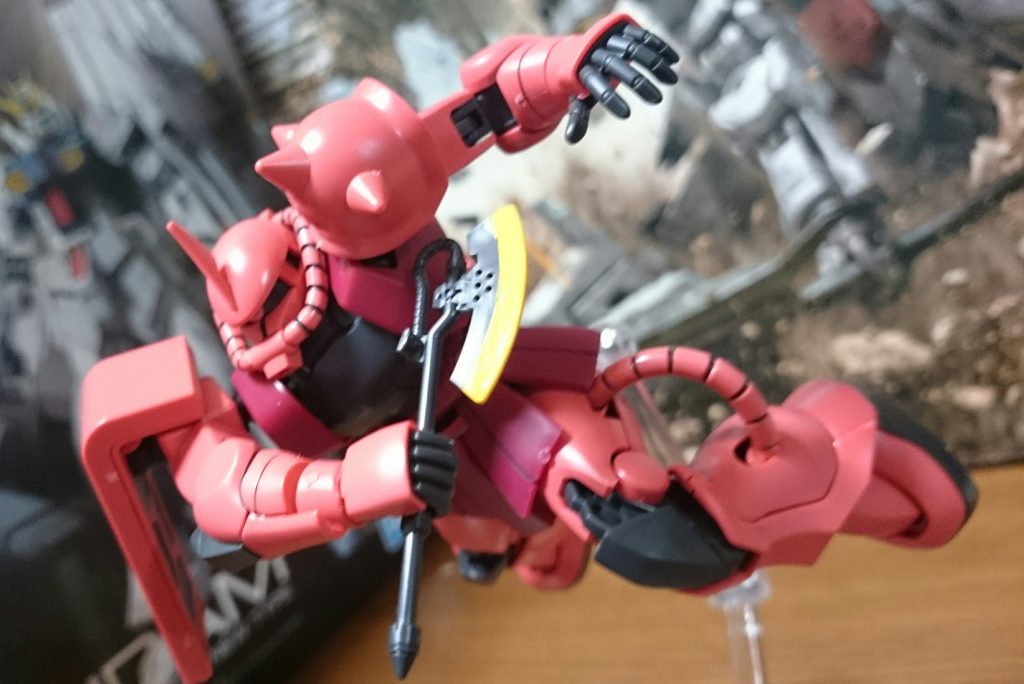 ヒートホークはグレー一色で、刃の部分はイエローで塗装っス。
ちなみにシールはモノアイ部分だけっスけど、重火器類のスコープは塗装が必要っス

それではアクション～