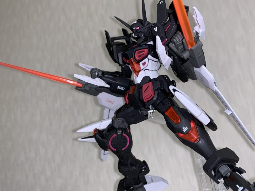 「こんなものかよ、アイン・ソフ・オウル!」
肘も弄ったのでかなり曲がります。元は90度にちょっと届かないのでこの改修でポージングの幅は大きく広がりました。