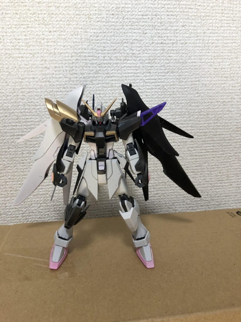 本機はヨハネ(善子)が自分専用機として制作したガンプラである。
デスティニーの持つ万能性は現時点では扱い切れないと判断したことから射撃武装を減らし、もともと高かった格闘能力を強化しており、機動力と二刀流を合わせた戦闘スタイルで敵を切り裂く
また名前は黙示録を意味するアポカリプスからとっている。
モチーフはソロ楽曲のin this unstable worldの衣装から