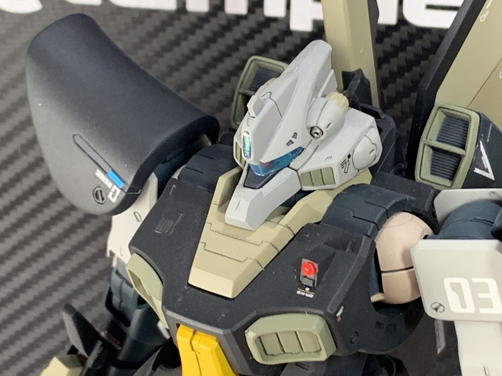 指揮官アンテナはオミット。
ジムタイプのバイザーにしてみました。