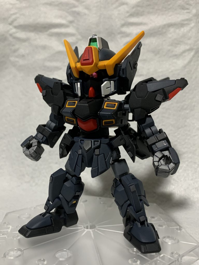 プラ板で各部をディティールアップ。今回は控えめにしてます。唯一の改造箇所は頭の左右に耳を追加しました。ういんぐふみなを作った時に余ったBB戦士アーリーウイングガンダムの耳です。キットそのままのティターンズカラーが好みではなかったのでTV版ガンダムMkーⅡティターンズカラーにしてみました。黒い部分Mrカラー71ミッドナイトブルー。濃いグレー部分Mrカラー328ブルーFS15050にミッドナイトブルーを混ぜてます。