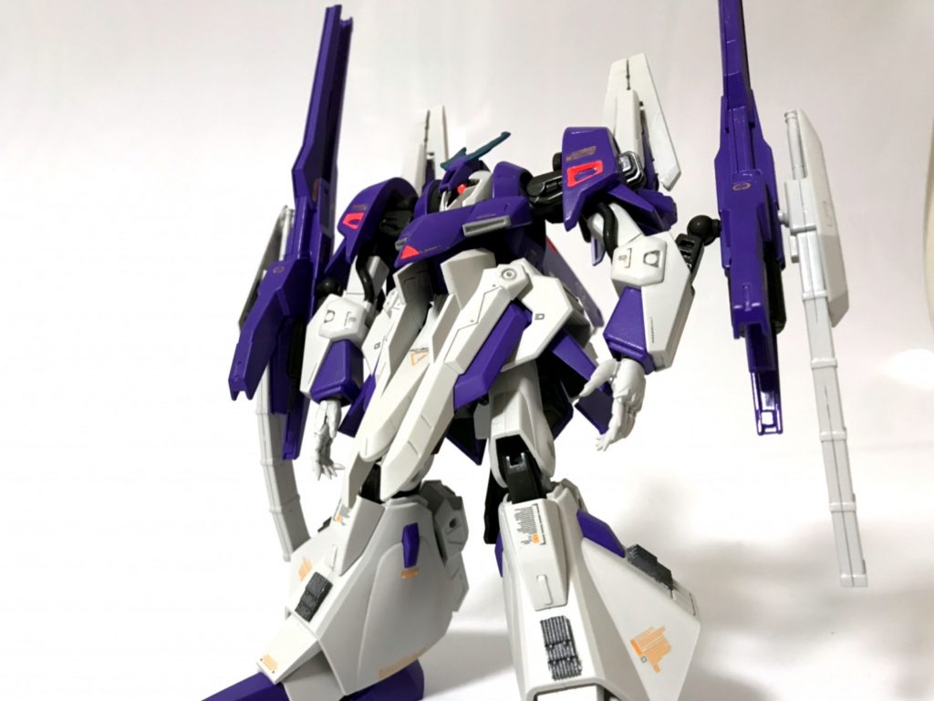 基本となるMS形態。
ギャプランの特徴の一つであるムーバルシールドをOOスカイの使い切り武器『ランサーミサイル』に換装。
元々槍を発射したらそれきりの使い捨て武器だったが、マガジンを取り付ける事で別の弾の補充を可能としたという設定。