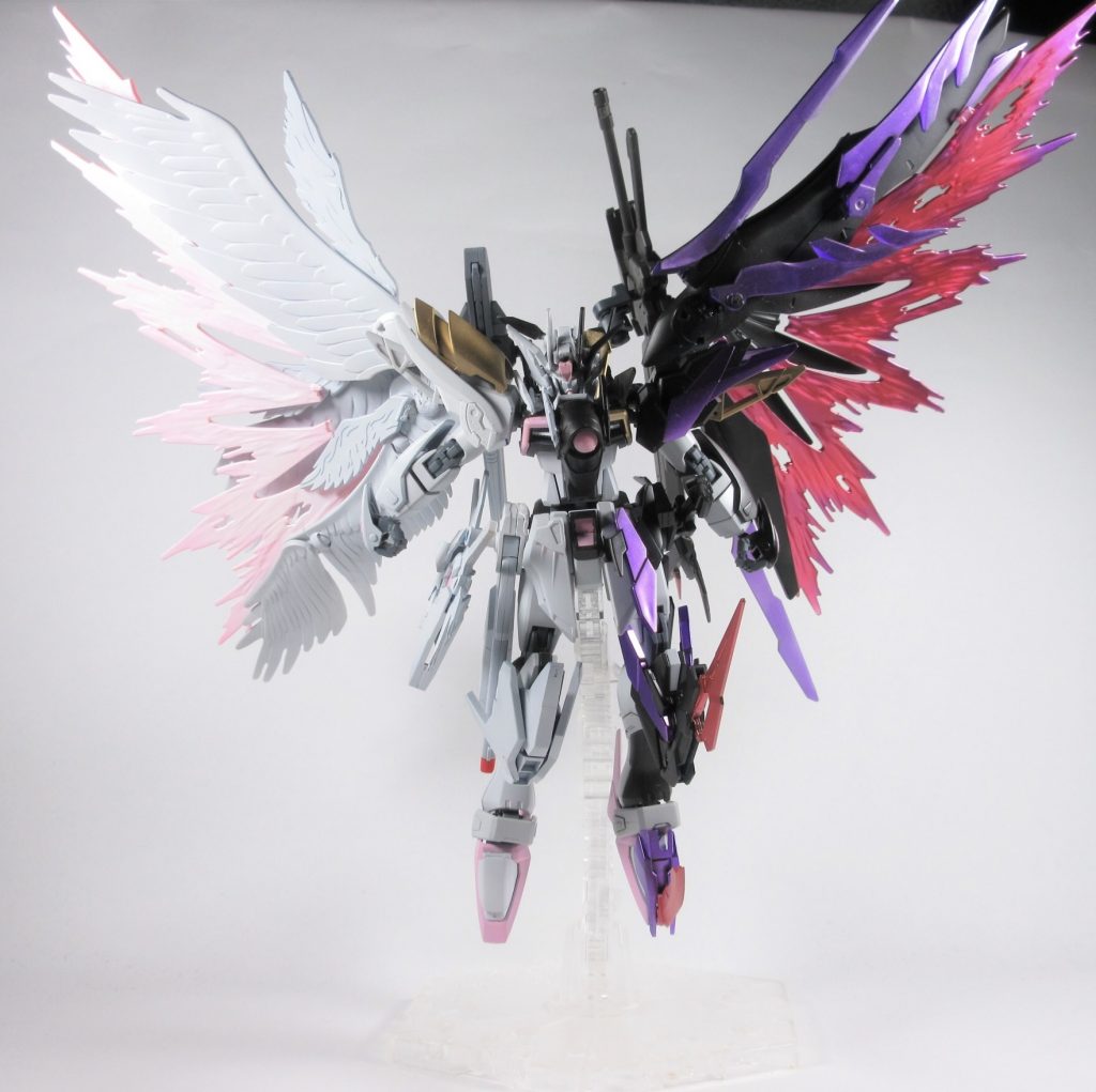 光の翼/ヨハンザムゼロ
二段階目のリミッターを解除した本来の姿
文字通りこの機体のフルスペック状態でありインフィニティで増幅したエネルギーを機体内部に圧縮して高速循環させることで全ての面に置いてインフィニティを遥かに超える機体性能を発揮する。
しかしその高すぎるスペックに機体そのものとパイロットがついていけず、下手すると自滅してしまうほどであり、解放してから10秒程度で安全装置が作動するようになっている
このように極端に短い戦闘時間からゼロの名が付けられた。
厨二度全開の機体設定ですがここまでみてくださりありがとうございます!
そして改めましてヨハネちゃんお誕生日本当におめでとうございます!
これからも推していきます!