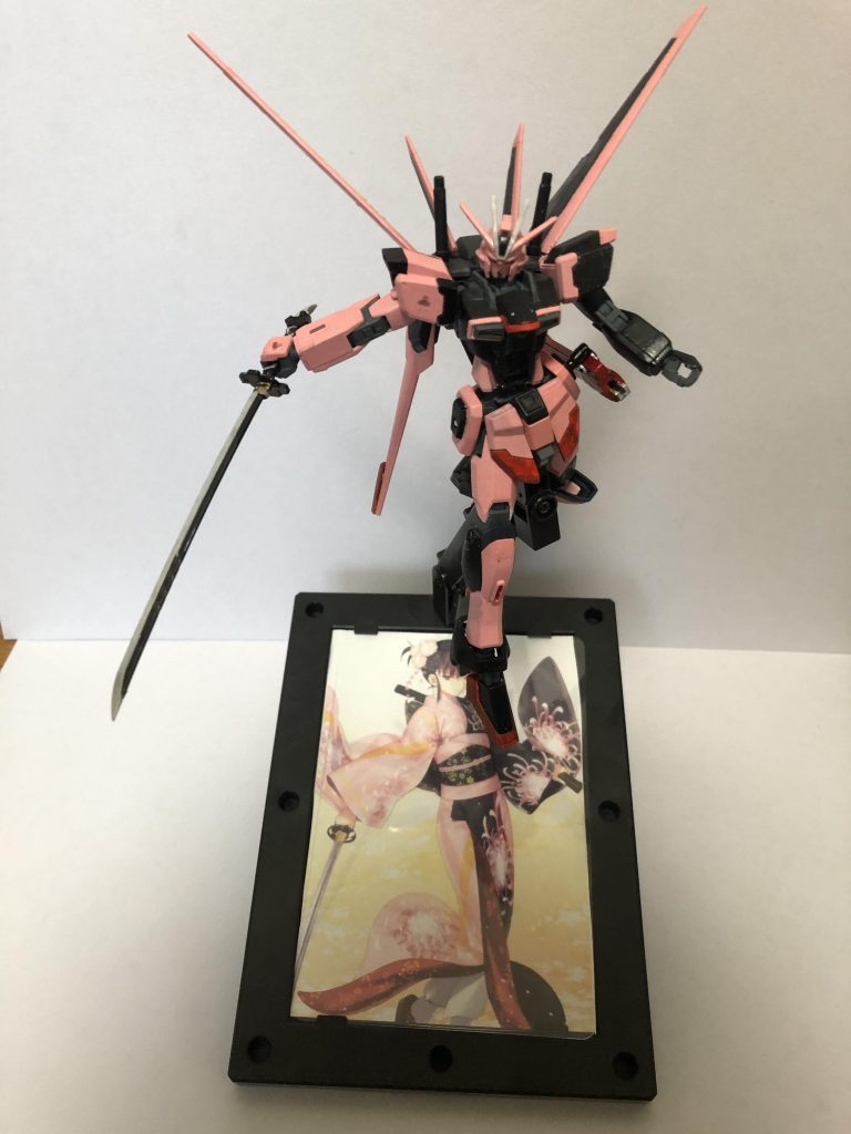 「」さんや矛盾螺旋のイメージが強い刀も装備可能!こちらもビルダーズパーツのソードをガンダムマーカーで塗りました!