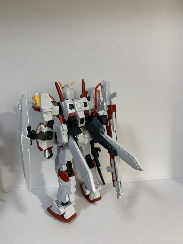 とりあえず塗料今回使いきったので塗料買いなおして時間がある時にゲート跡にレタッチと各所色足りない部分の塗装をしたら再投稿します。