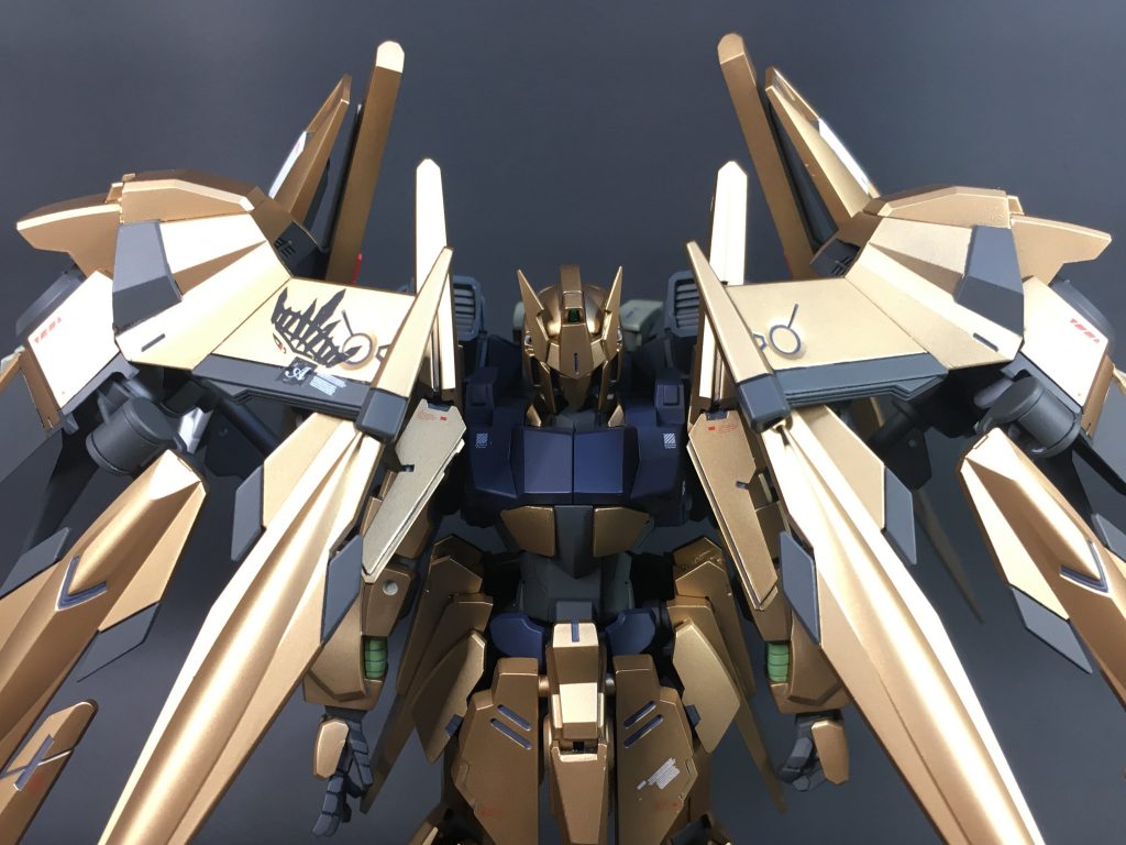 正面画像です
横にかなり広いデザインになってます
マントが本体を包むイメージにしてます