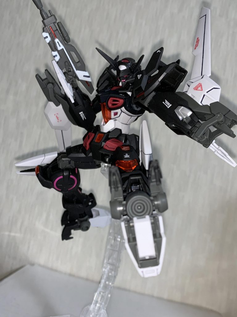 膝は弄ったため、元キットよりは多少曲がります