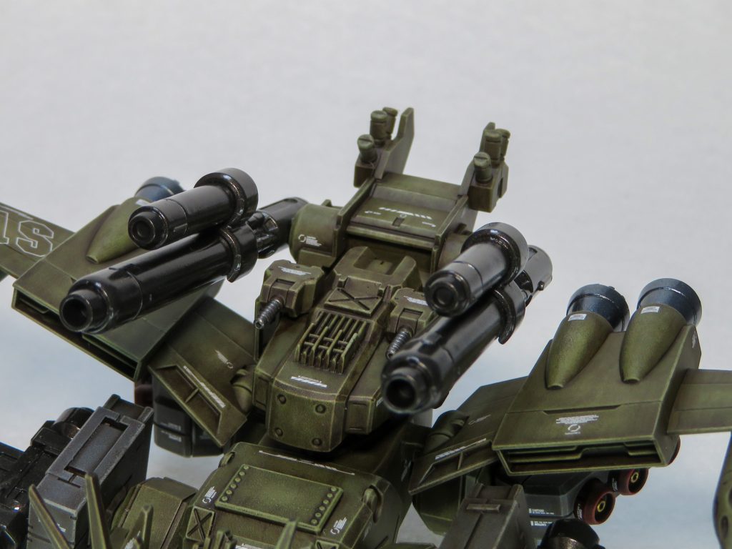 ケルベロスバクゥからウィザードを基部ごと流用して、30MMやコトブキヤのパーツでディテールと武装を追加。