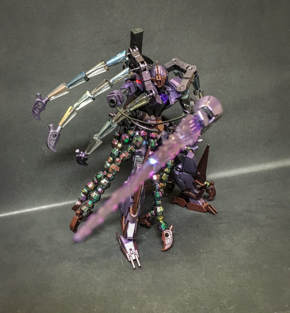 ビームブレイド&腕部有線ビット
ベース機のビームブレイドはそのままに前腕部を有線式のビットに変更した事によりトリッキーな斬撃が可能となった。