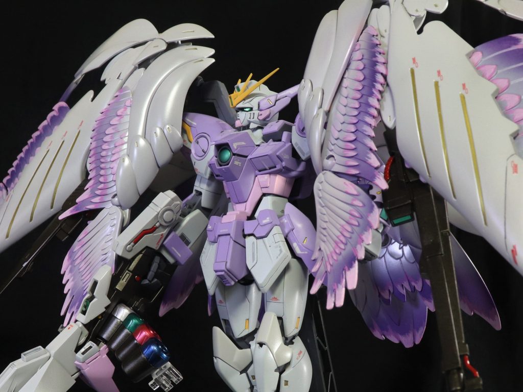 ウイングの塗分けはエアブラシではなくファレホ(水性塗料)で筆塗しました。
今まではラッカー全塗装ばかりでしたが今回ファレホを使ってみて適材適所に塗料を使い分ける方が塗装の幅が広がるのを実感しました(皆もファレホを使ってみようぜw)