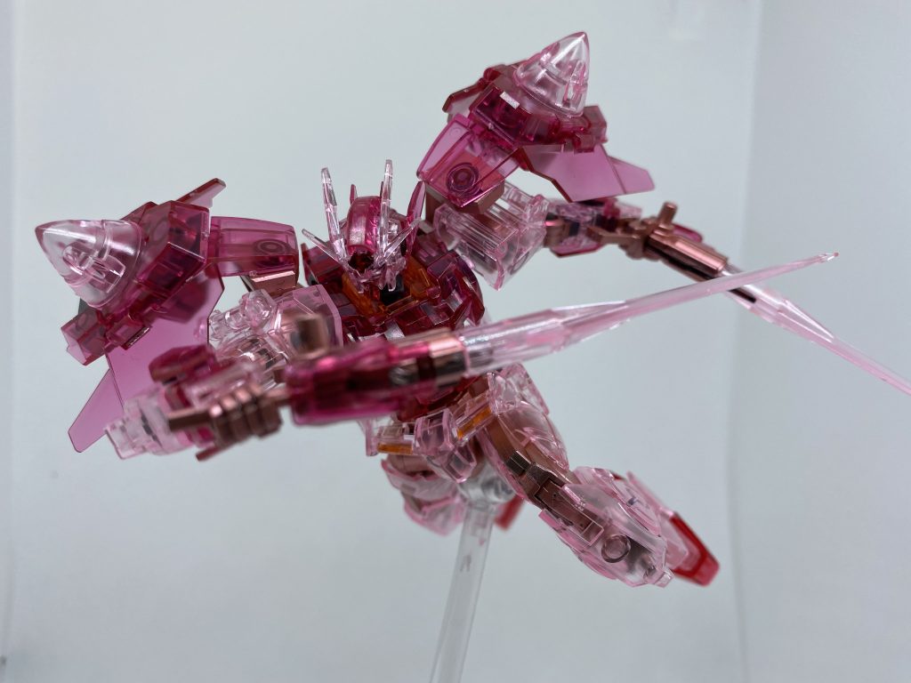 クリアバージョンのプラモは中身のスカスカ感があり、あまり好きではないのですがトライエイジクリアだとトランザムしてる感じがあって結構好きかもしれないです…(^^;;