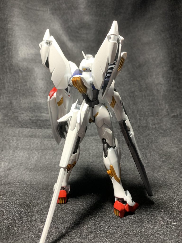 パール塗装は基本色を塗った後に上からMr.クリスタルカラーのダイヤモンドシルバーを薄く数回に分け塗り重ねて最後にクリアでコートしてます。
あとは適当にポーズ撮ったのをどうぞ。