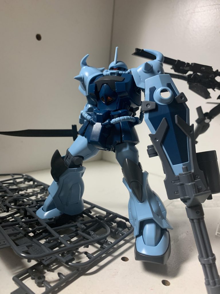 パチ組み状態です。爽やかなカラーなのに渋くてかっこいい機体とパイロットって所も良いですね