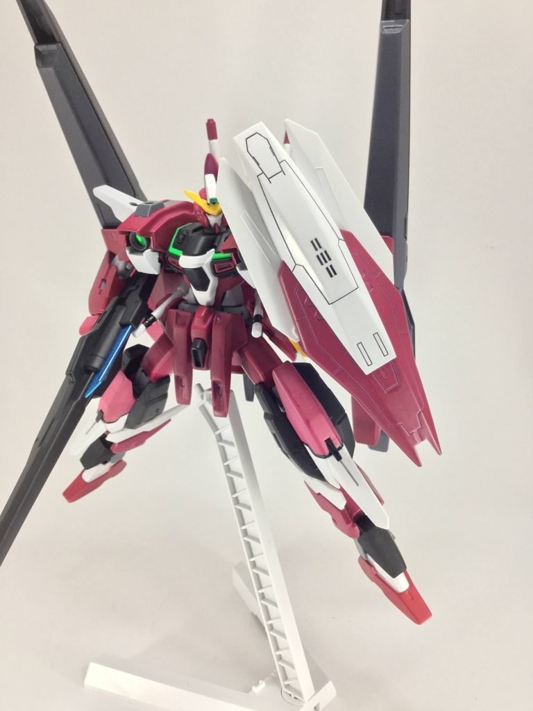 ロングライフルはアリオスのものをそのまま使用
シールドはシャニングブレイクのものにキュリオスの脚部翼を加えたものに