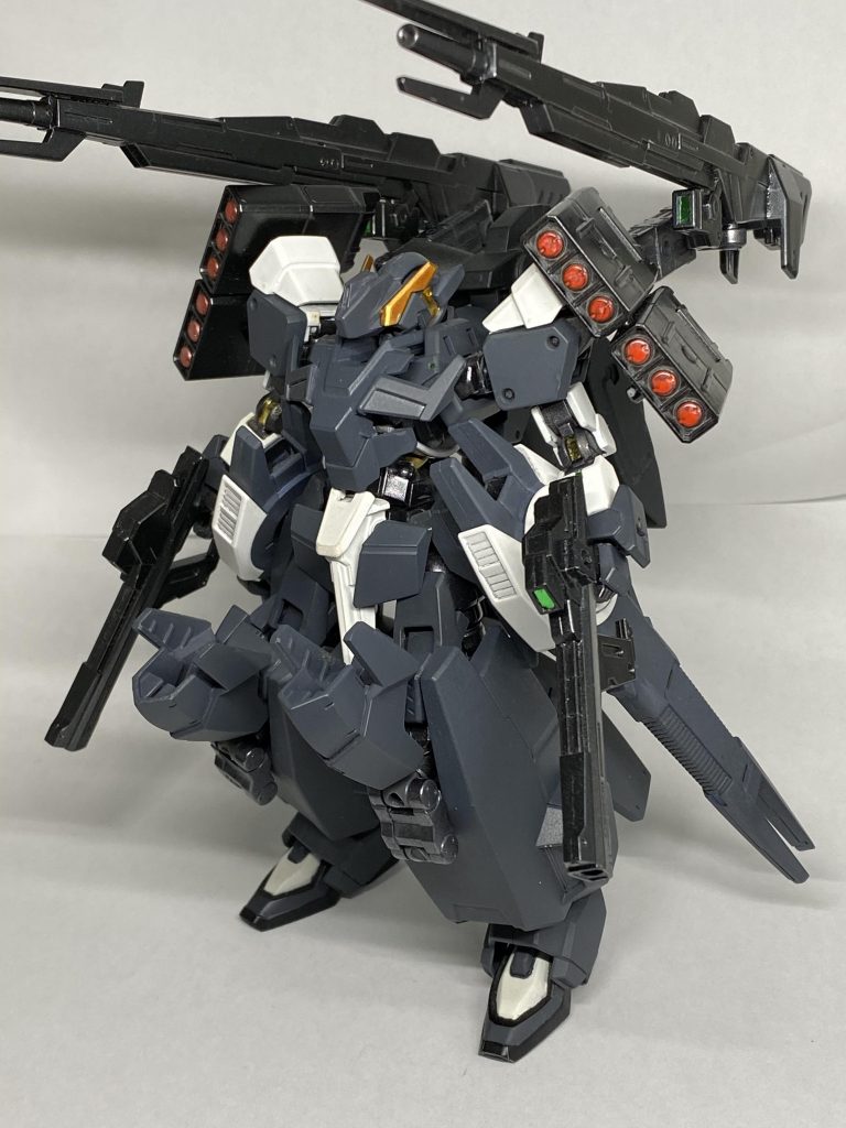 砲撃形態 
全身銃火器を装備