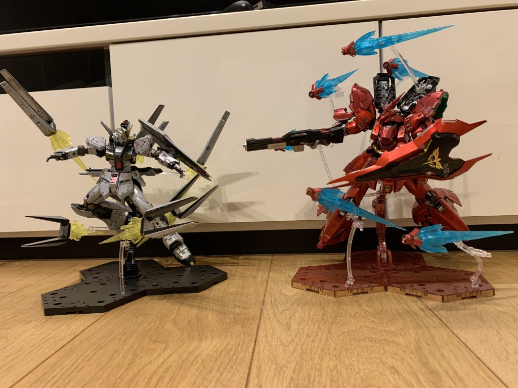 νガンダム対サザビー