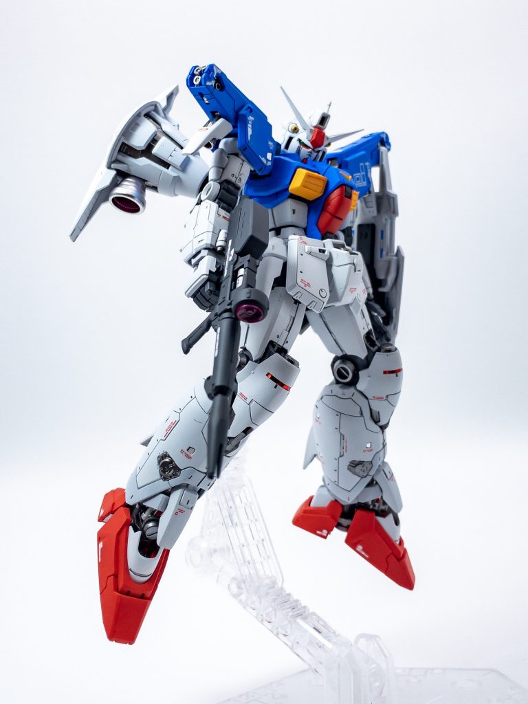 宇宙用モビルスーツなのでフワッと浮かすポーズが似合います。