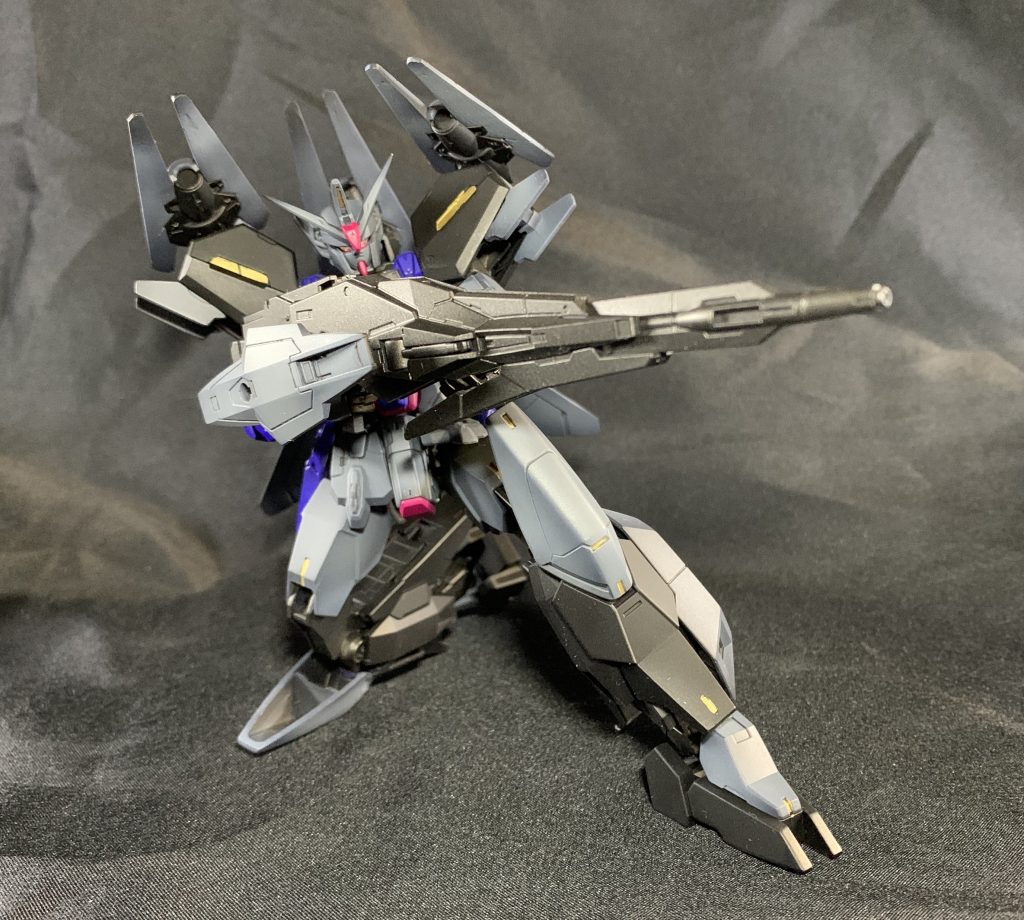 狙撃戦用なんで狙撃ポーズは必要ですよね。
ライフルはユーラヴェンまんまです。