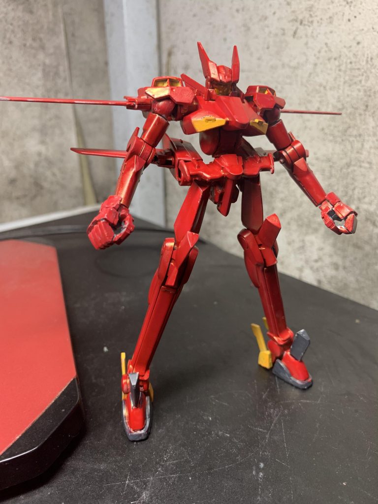 情熱と言えば赤!というわけでフラッグを赤く染めたグラハム。派手な色とロックのサウンドでガンダムに自分が来たことを最大限にアピールする