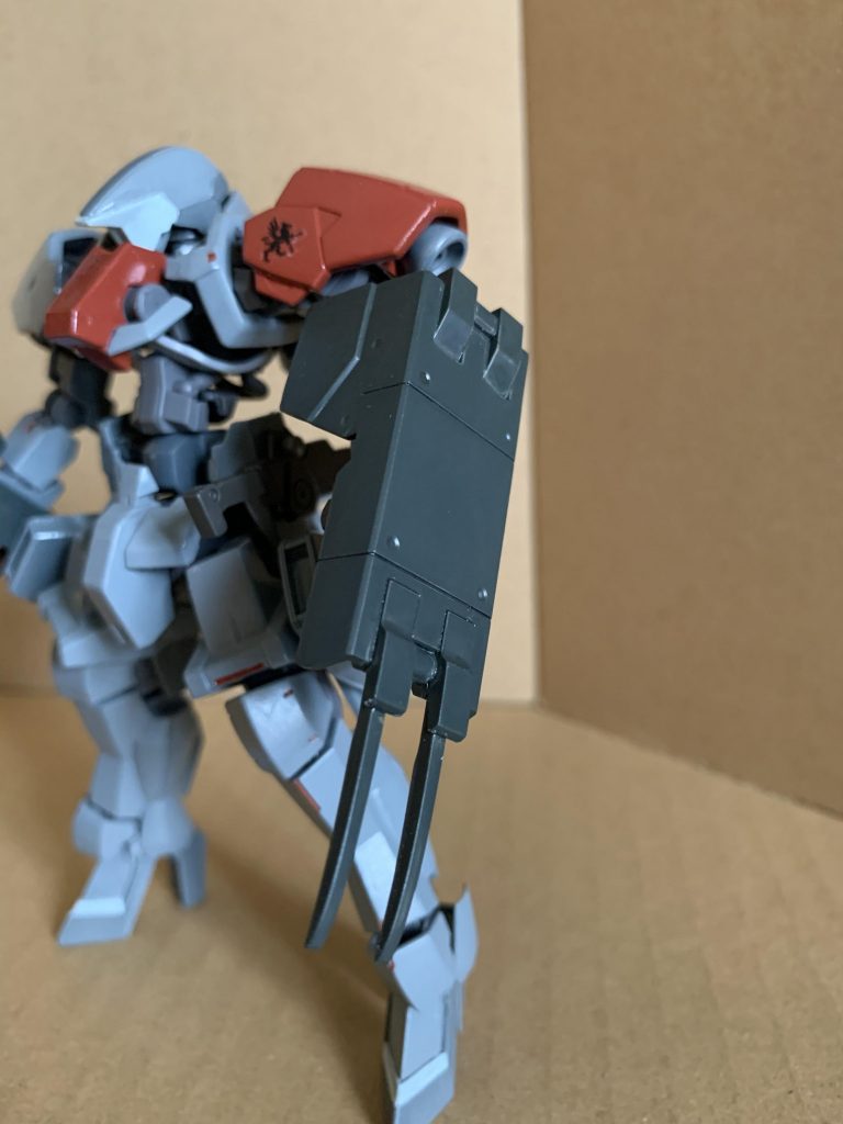 クロウシールド。
近接戦時にすぐ対応可能な攻防一体の装備。