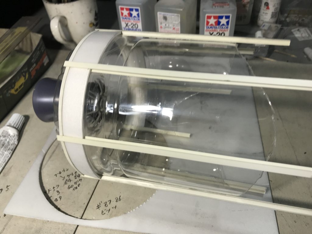 ペットボトルをベースに外壁を作りました