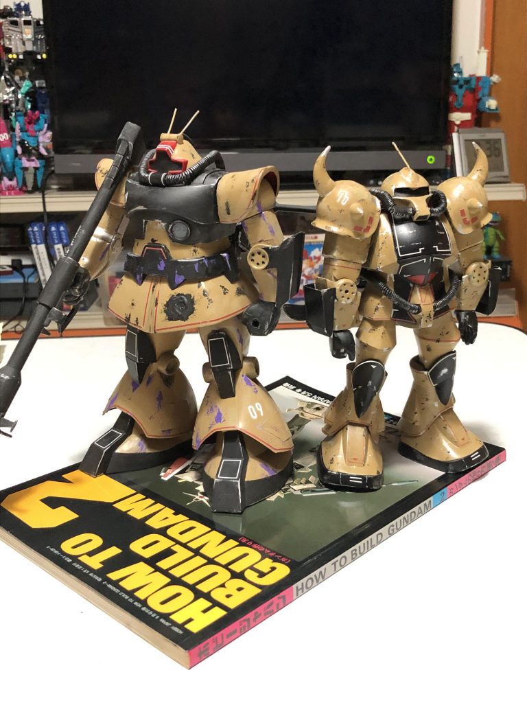 今回使ったのは7~8年前に作った無塗装(チョットだけ塗装)1/100グフのリビルドしてみました。
当時の僕がきちんとパーティングラインとか処理してあったので作りやすかったです☆

散々眺めた砂漠の駐屯地仕様のグフ。

散々眺めた小学生時代の自分がコレを作れと言いました。

だいぶ違うけどこれはコレで感無量。

またひとつ禊が終わった気がします。