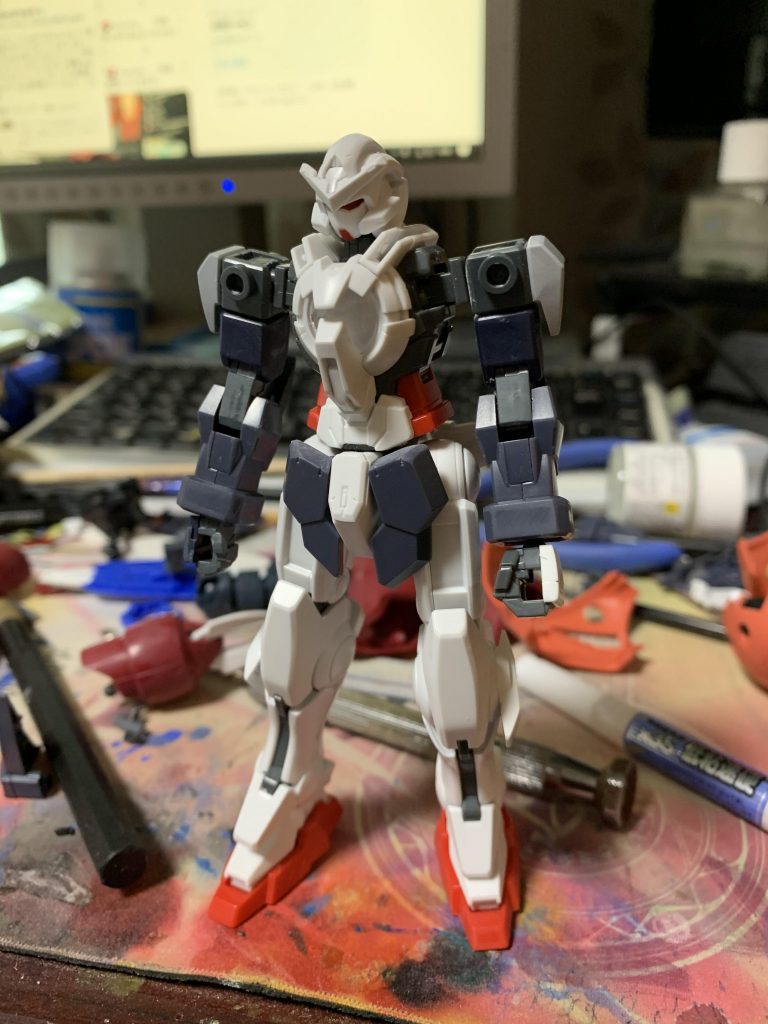 アーマーを全て外すとこんな感じ。型パーツが干渉していたため外しています。