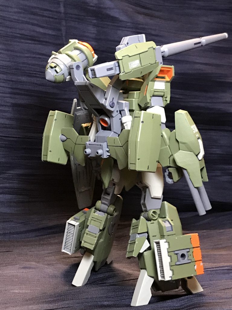 だから後ろは貼ってないという。