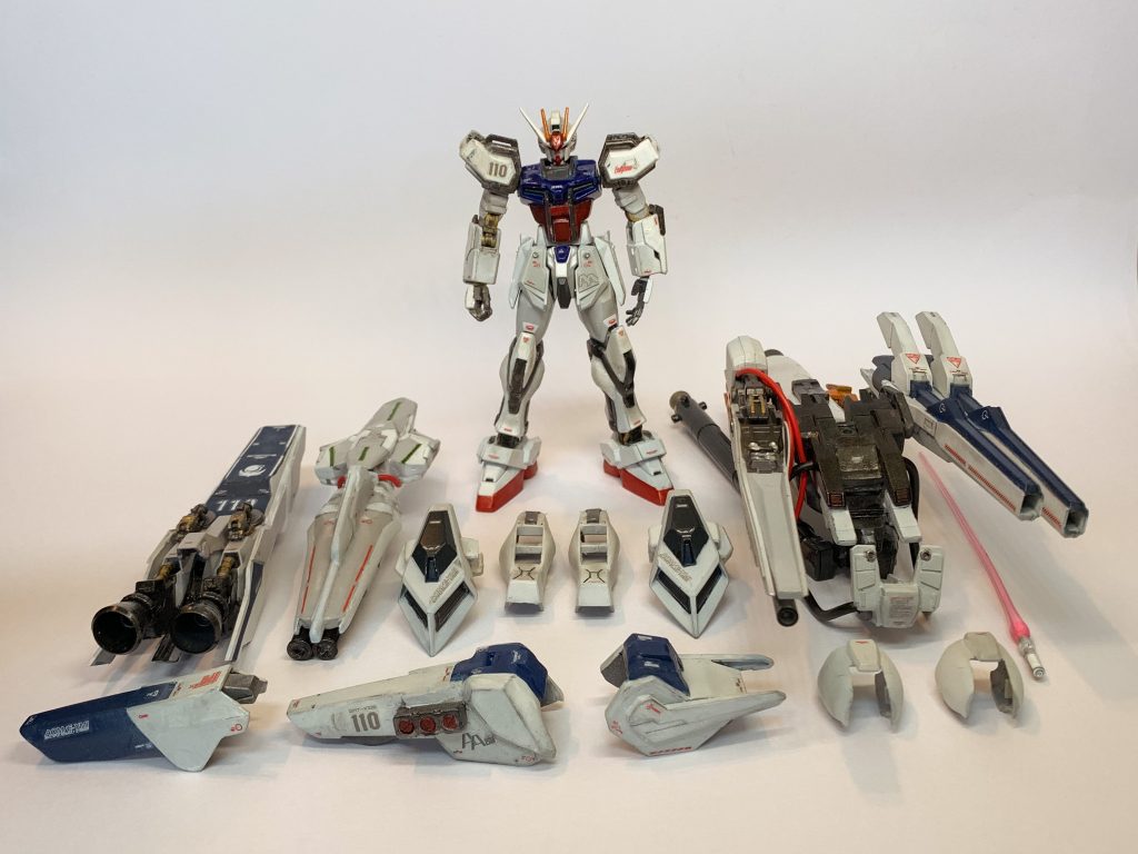 武装一式です。ほとんどジャンクパーツとプラ板で作成しました。（あと、子供のお菓子のケースなんかも使っています。）肩パーツはプロヴィデンスを意識しています。