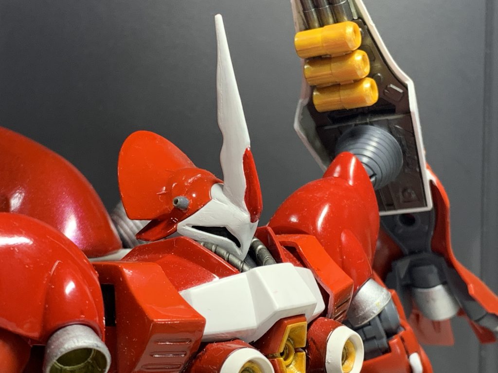 頭部はヤクト・ドーガ、クシャトリヤ、サザビーをミキシングしました。アップで撮ったらホコリがスゲェや😅