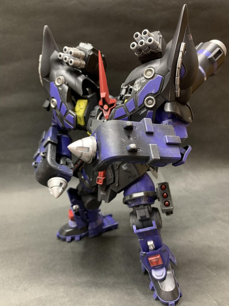 大型ヒートホークが破損してもGNナックルで近接戦闘が可能!