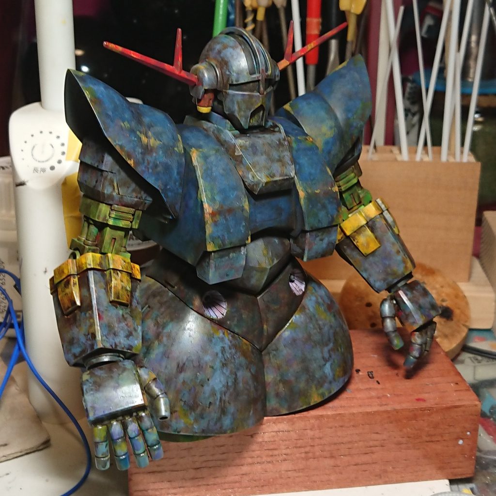 けど、うえに更に塗料を重ねるので、その苦労はいずこかへ行ってしまいました。