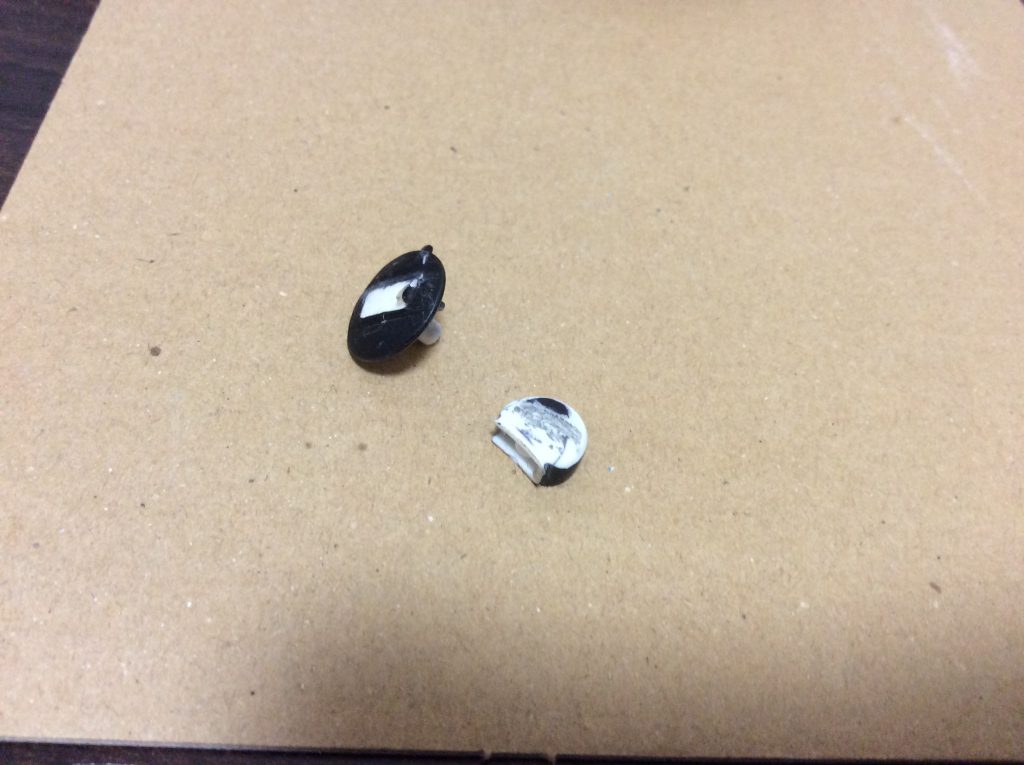 耳は丸みを付ける際に削りすぎポッキリ…まるごとパテで作り直しました