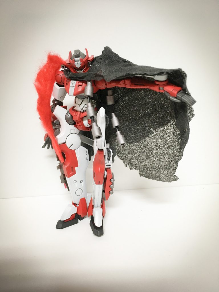 ボム
マントの下に隠されている爆弾セット。
スモークボムと通常爆弾の二種類が存在する。
マントに隠されているため、投擲が見えづらく気が付いたら爆弾を投げられていたという状況に敵を追い込む。
爆弾で損傷を与えて弱った所で近づいて剣戟で倒せばいい。
レッドが「卑劣戦士」と呼ばれる所以その四。
煙幕は逃走用と不意打ち用の両方で使われる。