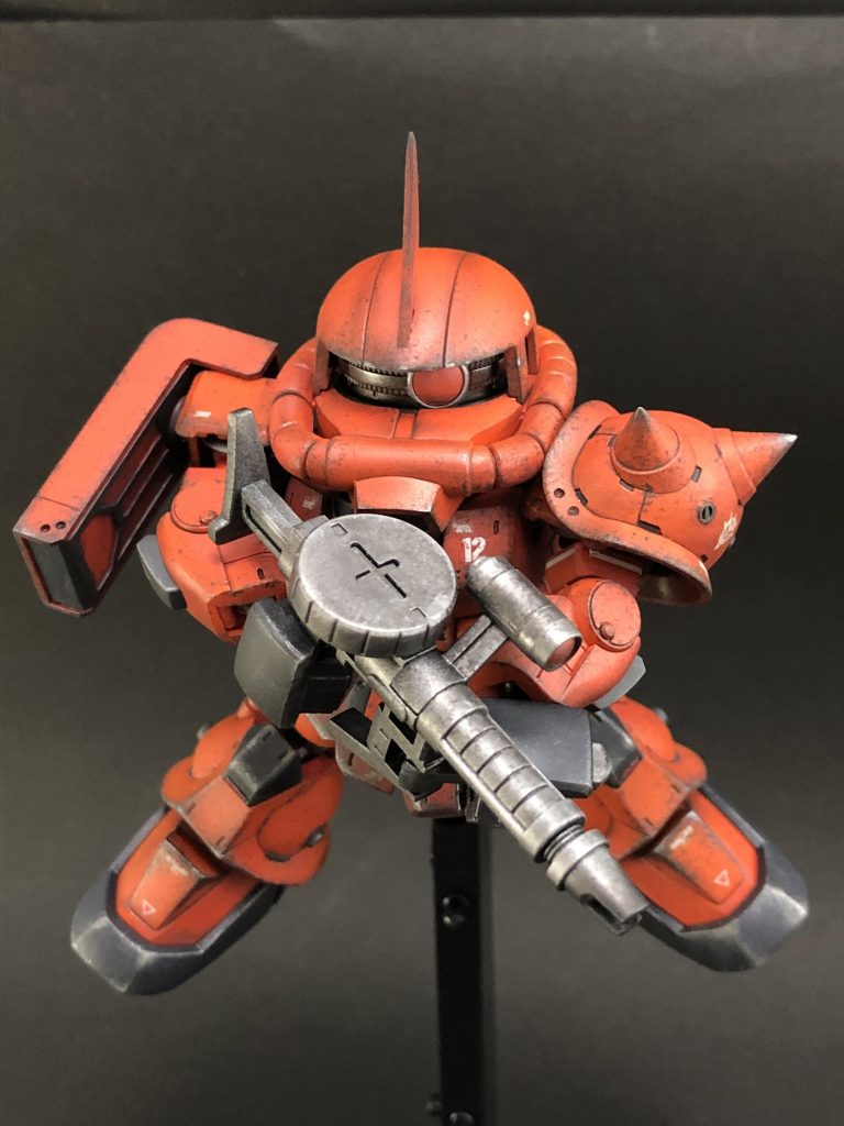 パッケージ風にザクマシンガンを構えて。