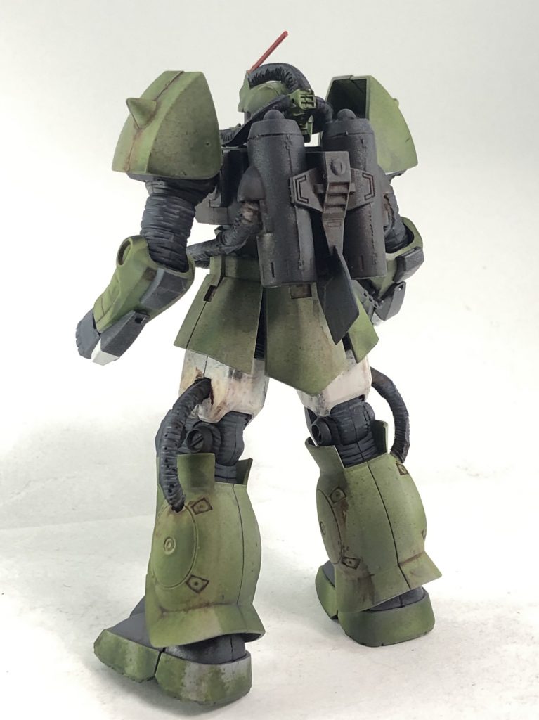 バックパックや武器などはモナカ構造である事以外は今の目でみても良好
TB旧ザクも一部合わせ目が目立ちますが、気にせずサクサク進めていくことにしました