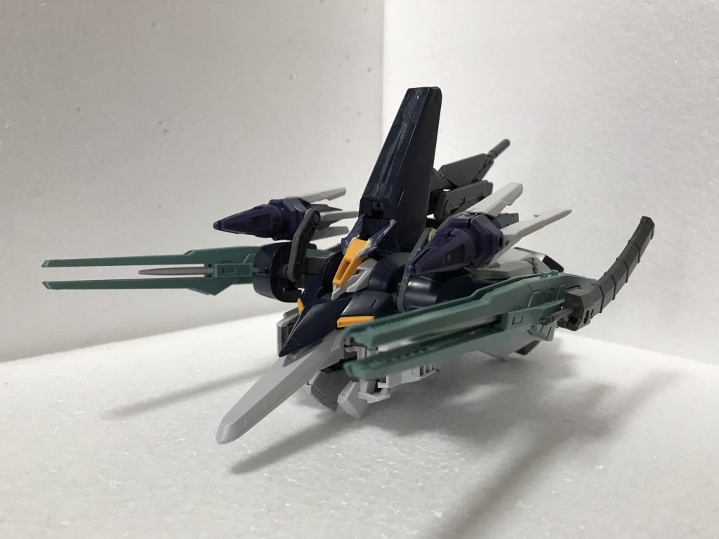 塗装前の姿。
とりあえずHWS/SVユニットのランサーミサイルくっつければ様になるんじゃね?感から始まった今回のミキシングビルド。
元々このキット自体に飛行ユニットがあるのだから、ギャプランと合わないわけがないのだ(暴論