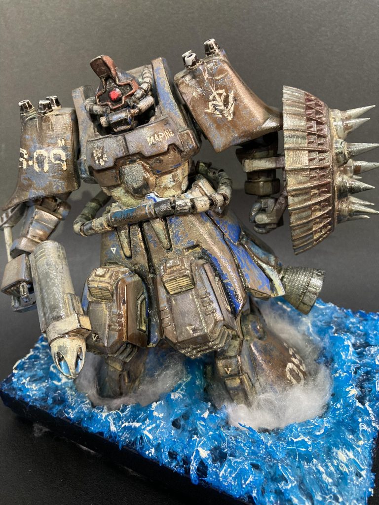 イメージは高速水中移動の為水圧で、元は鮮やかなマリーンブルー色が船底みたいに塗装が劣化した感を出してみました。